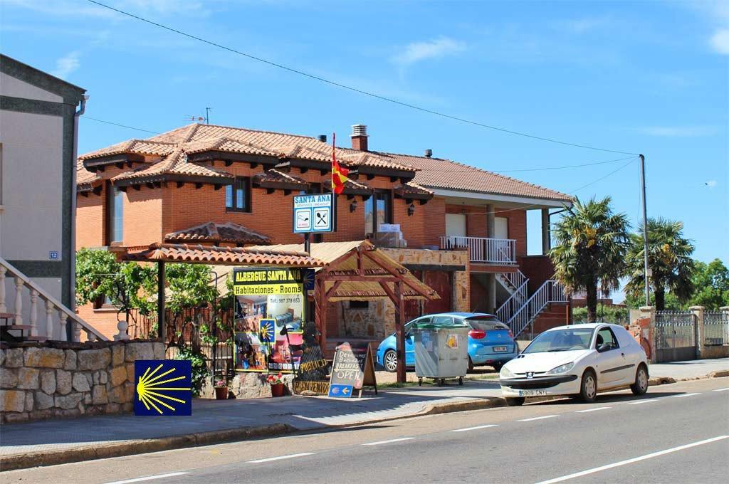 Albergue Santa Ana San Martin del Camino Exterior photo